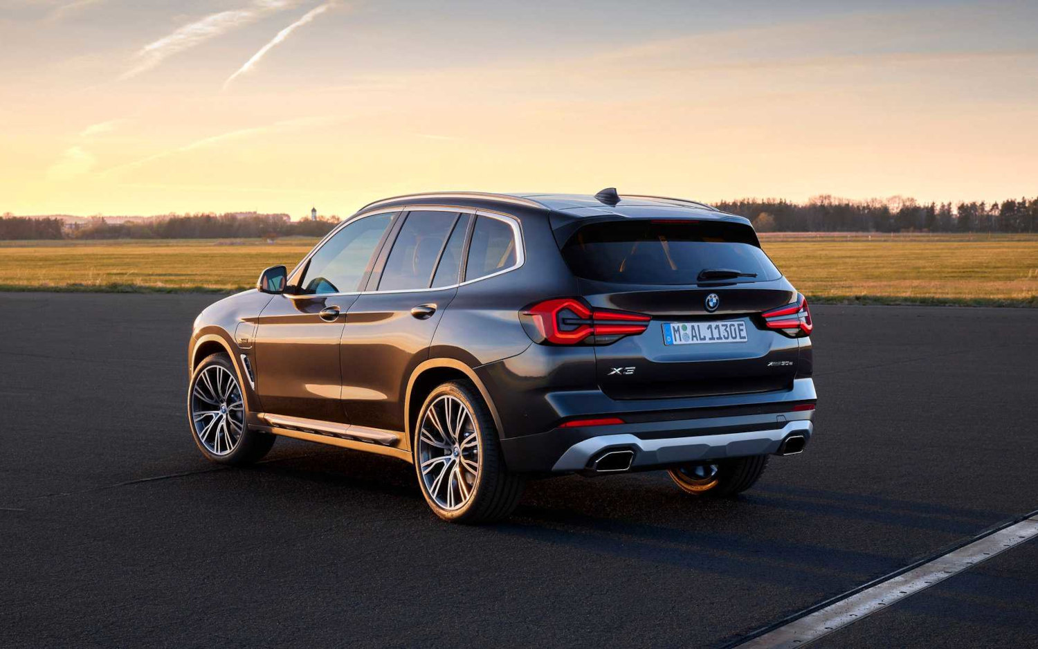 Comparison Lincoln Nautilus Black Label 2020 vs BMW X3 xDrive30e